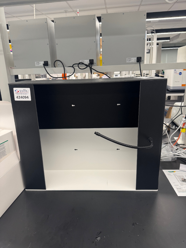 Image of Manual Vial Inspection Booth